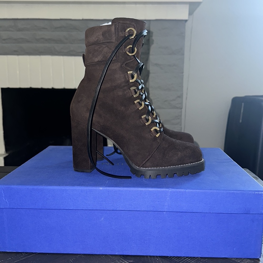 Stuart Weitzman size 7.5 boot